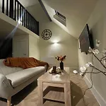 Apartmán Stylish Mezzanine In *