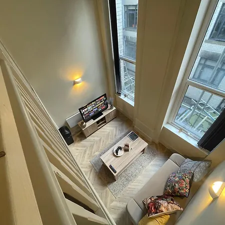 Stylish Mezzanine In Apartmán